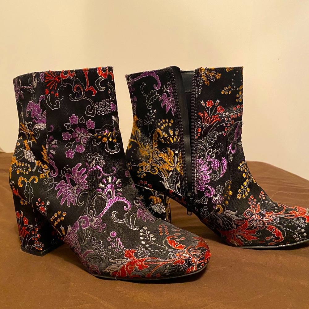 Size 8 super cute bootie